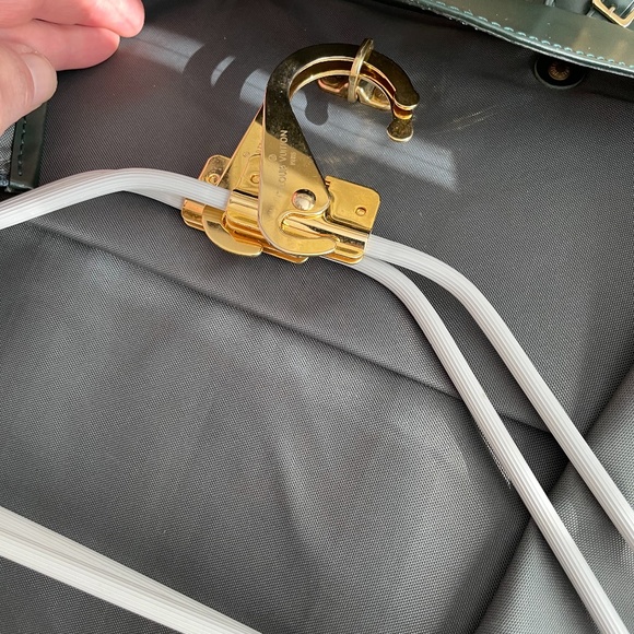 NOW AVAILABLE!! Louis Vuitton Green Taiga Kendall Garment Bag - Picture 10 of 15